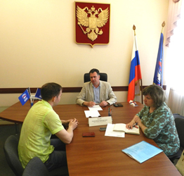Александр Белов обсудил с жителями вопросы благоустройства дворовой территории